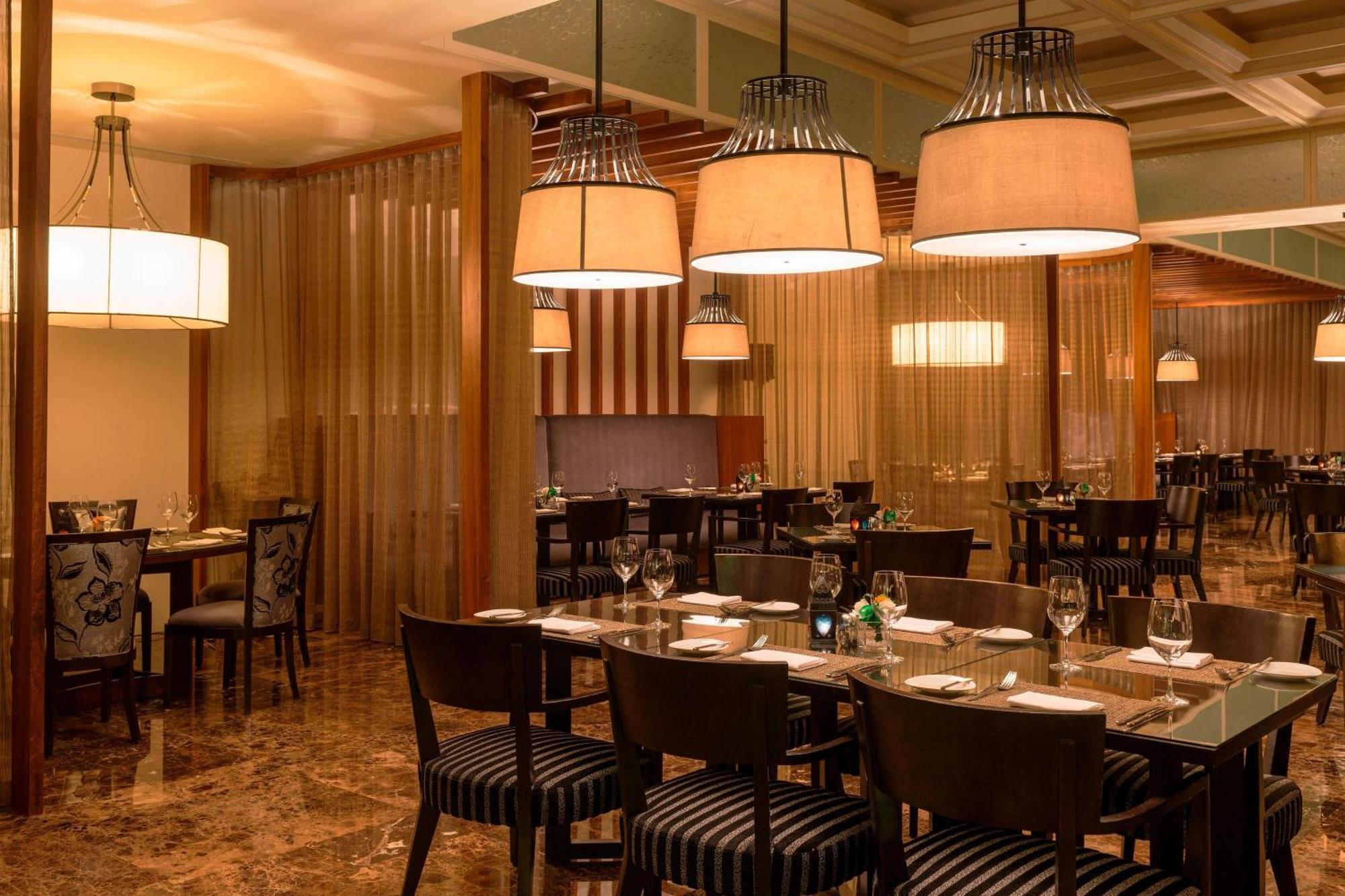 Le Meridien City Centre Bahrain Манама Екстериор снимка The interior of the restaurant