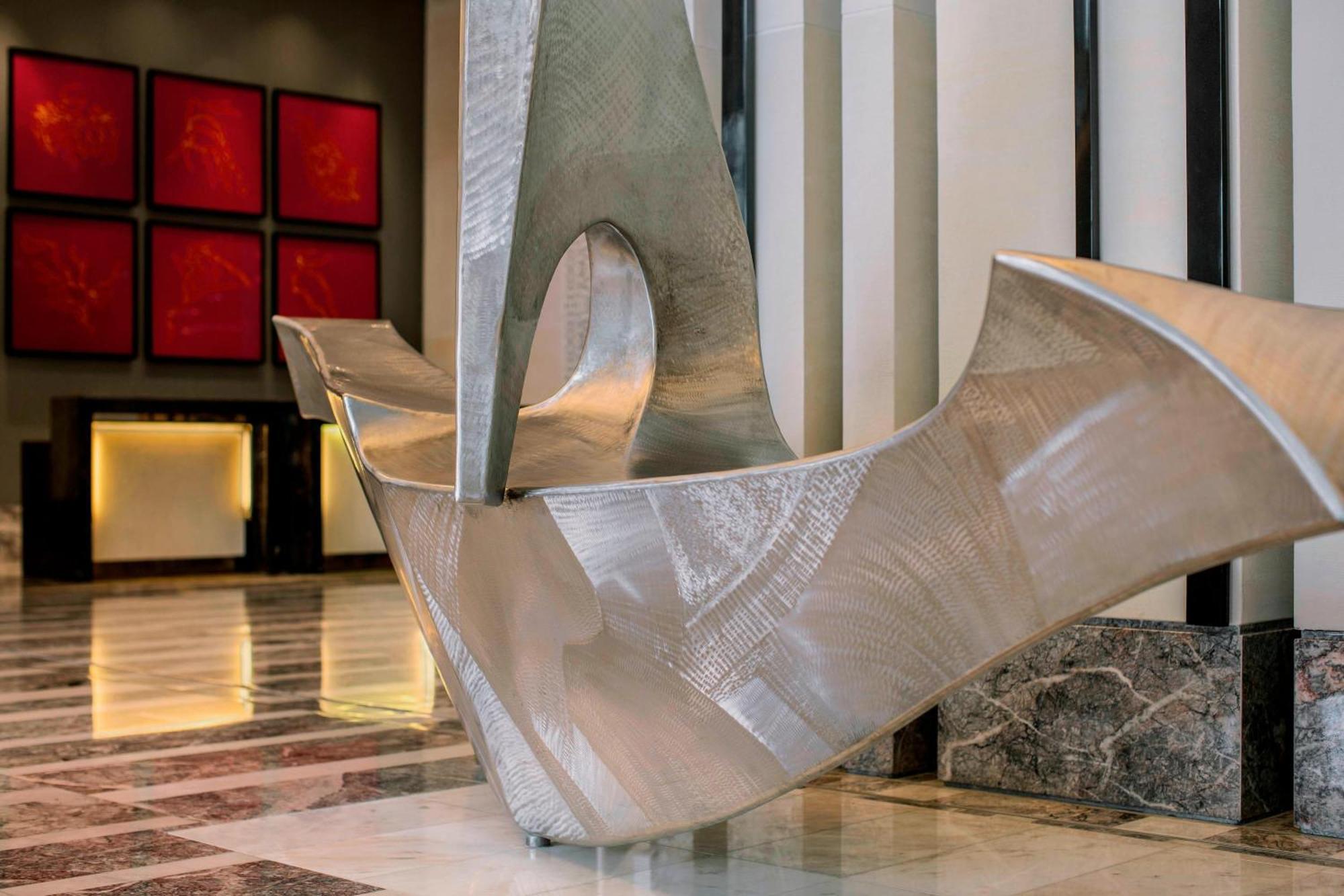 Le Meridien City Centre Bahrain Hotel Манама Екстериор снимка The sculpture in 2012