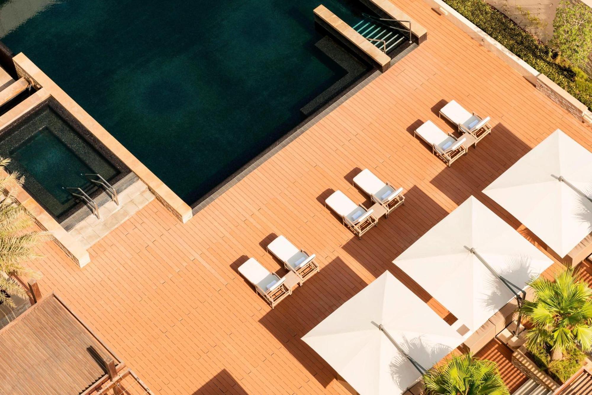 Le Meridien City Centre Bahrain Манама Екстериор снимка The pool at the hotel
