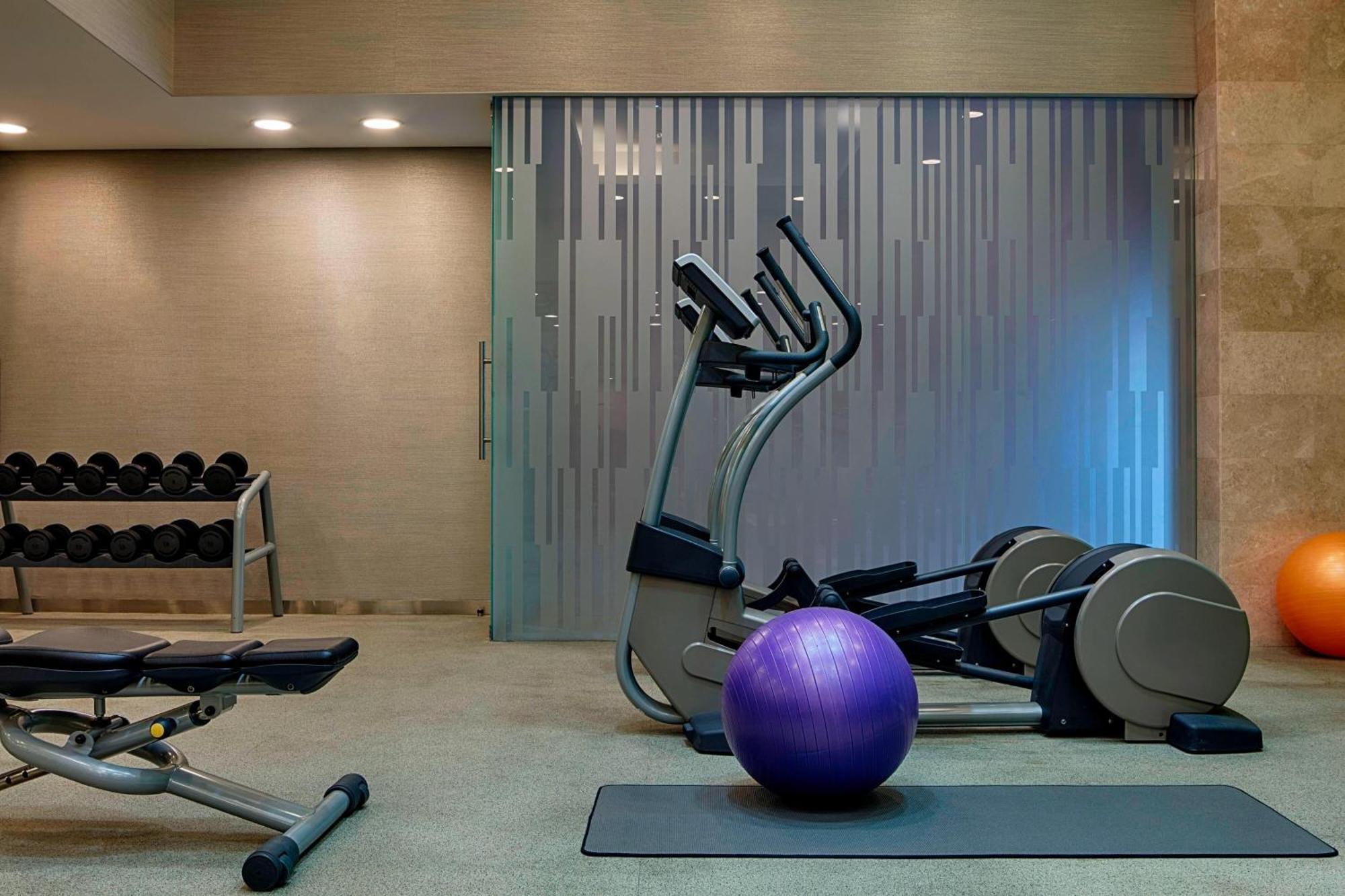 Le Meridien City Centre Bahrain Hotel Манама Екстериор снимка A typical gym